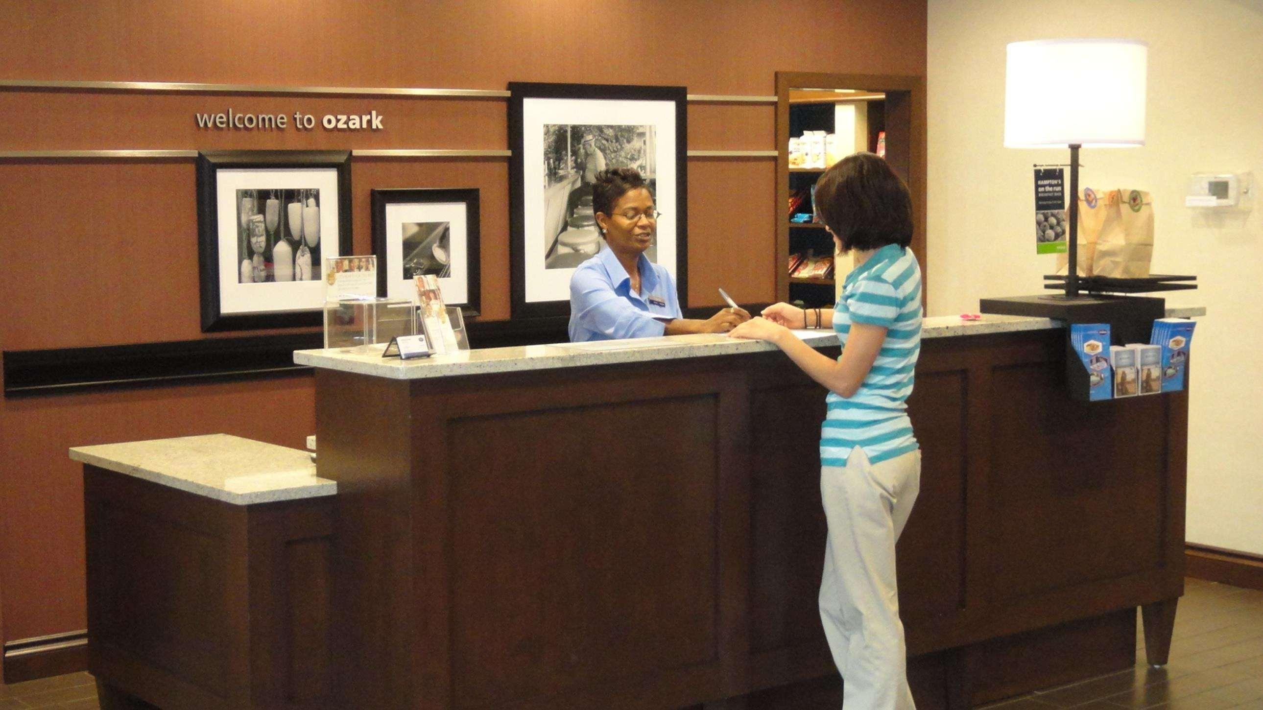 Hampton Inn Ozark Interior photo